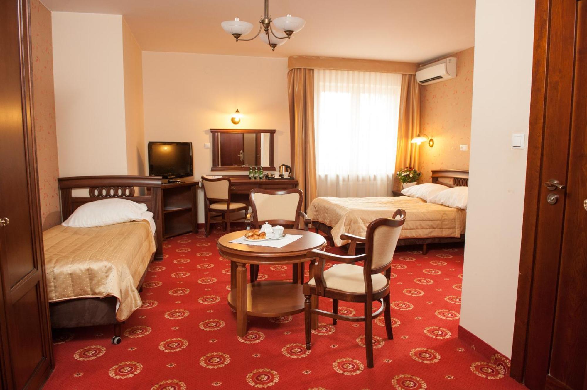 Hotel Arkadia Royal Varşovia Exterior foto