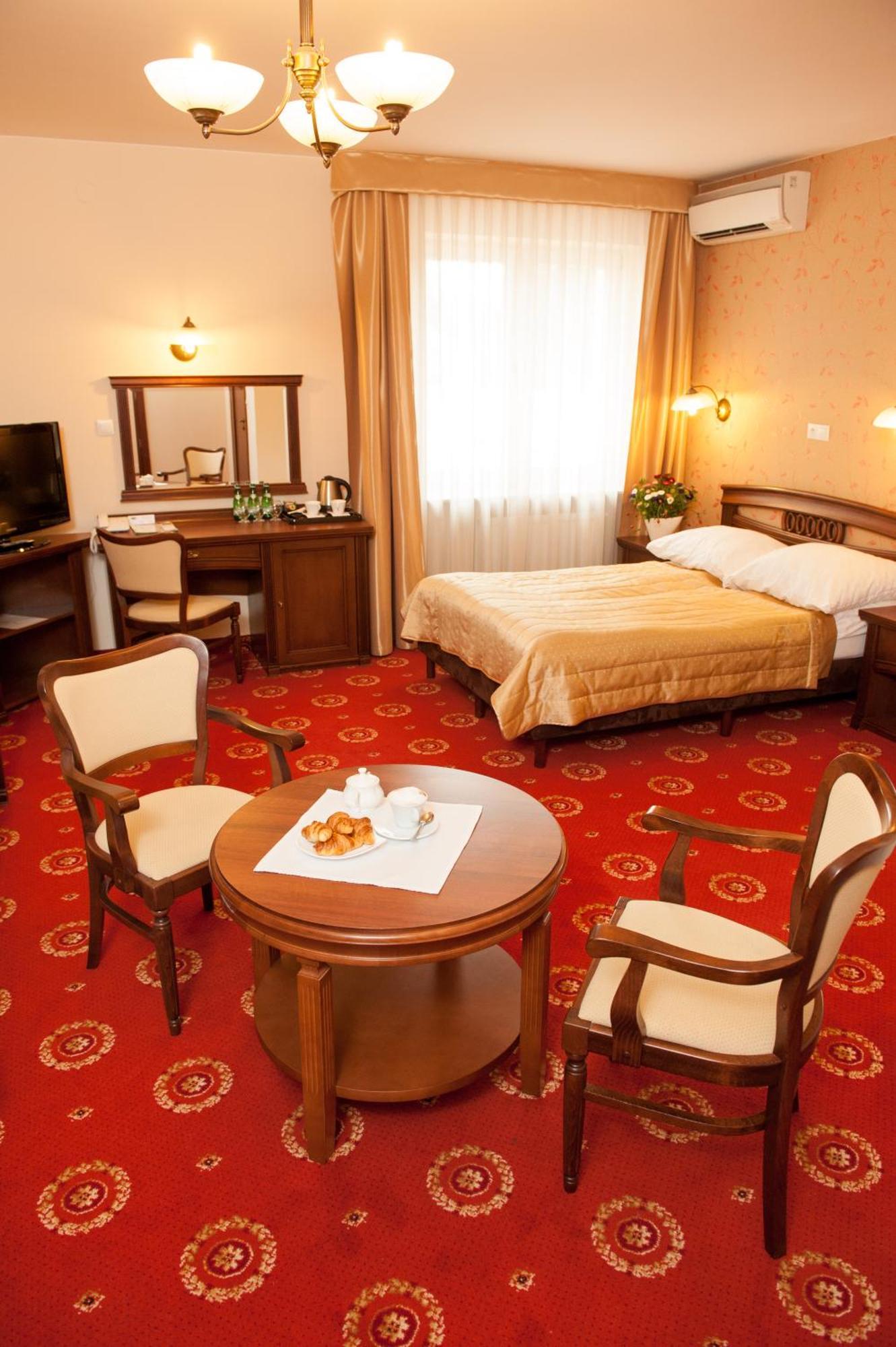 Hotel Arkadia Royal Varşovia Exterior foto