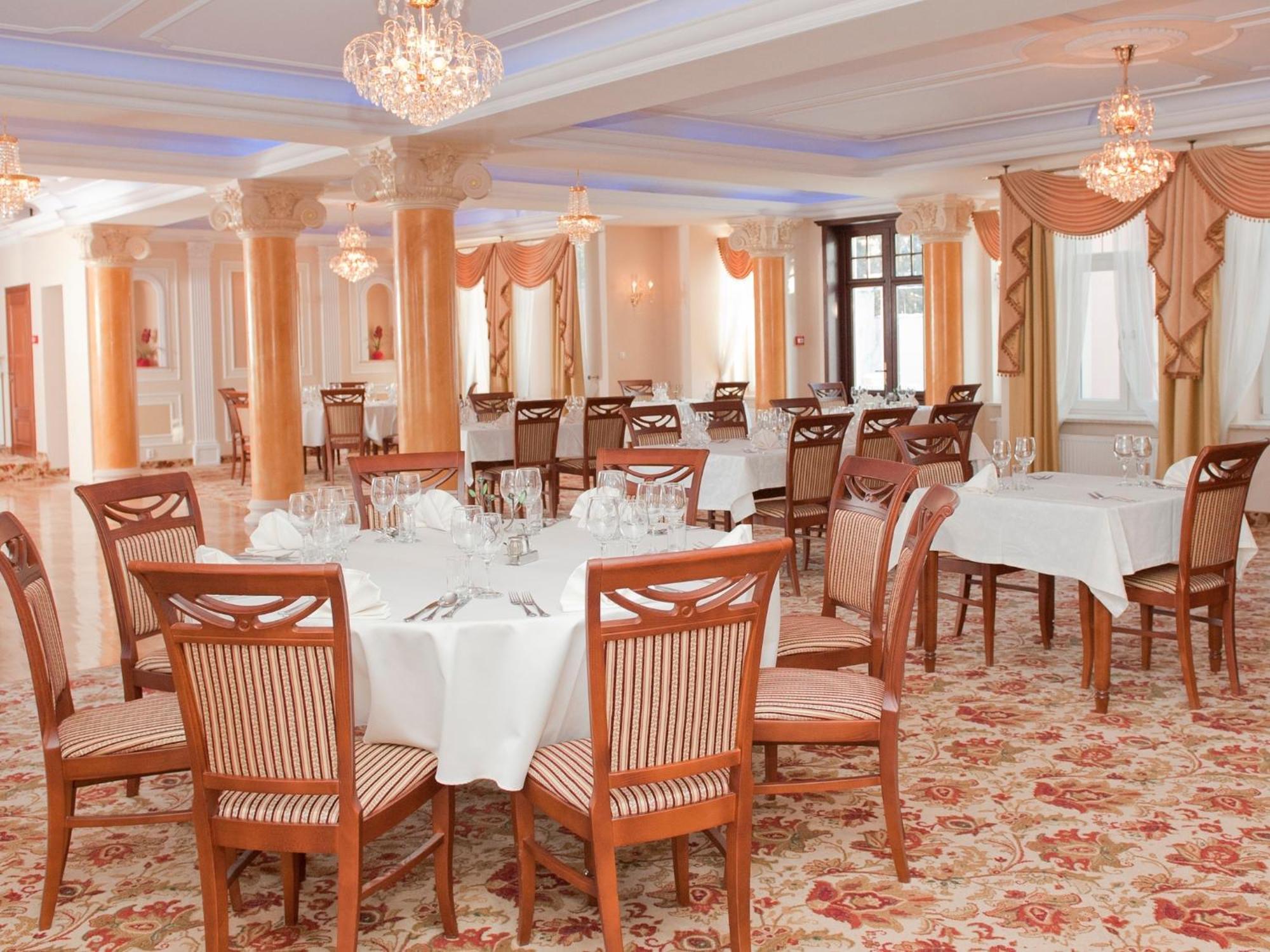Hotel Arkadia Royal Varşovia Exterior foto